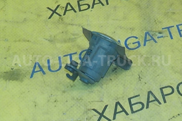 Замок двери Mazda Titan 4HF1 Замок двери 4HF1 1998  W201-76-210A