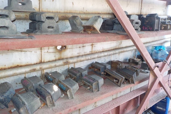 Отбойник Toyota Dyna, Toyoace, Nissa Atlas, Mazda Titan, MMC Canter, Isuzu Elf Отбойник Отбойник Toyota Dyna, Toyoace, Nissa Atlas, Mazda Titan, MMC Canter, Isuzu Elf Отбойник