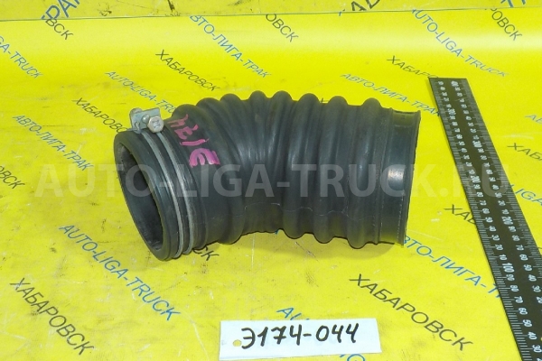 Патрубок фильтра Isuzu Elf 4HL1 Патрубок фильтра 4HL1 2003  8-97307-877-2