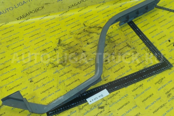 Порог Mitsubishi Canter 4D36 Порог 4D36 1994 MC139538 Порог Mitsubishi Canter 4D36 Порог 4D36 1994 MC139538