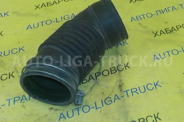 Впускной патрубок Mitsubishi Canter 4M51 Впускной патрубок 4M51 2003  ME405461