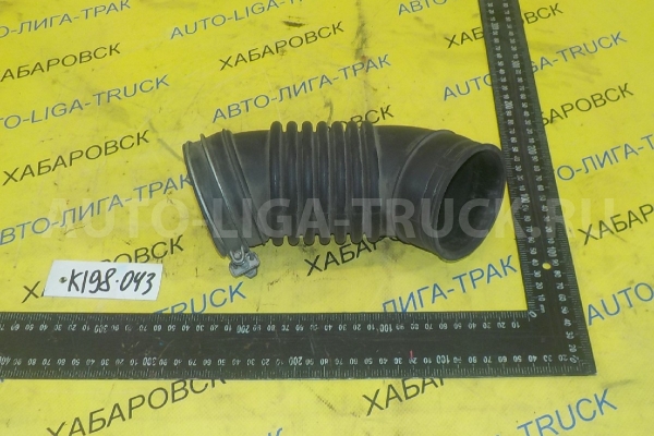 Впускной патрубок Mitsubishi Canter 4M51 Впускной патрубок 4M51 2003  ME405461