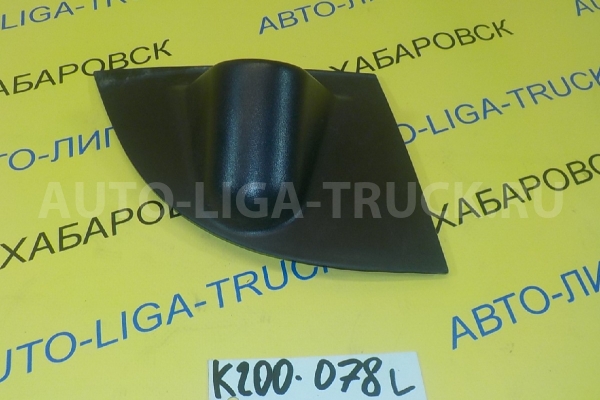 накладка на стойку зеркала Mitsubishi Canter 4D33 накладка на стойку зеркала 4D33 1999  MC140756