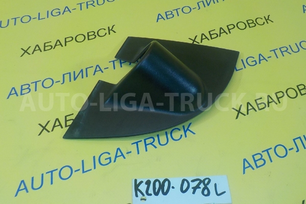 накладка на стойку зеркала Mitsubishi Canter 4D33 накладка на стойку зеркала 4D33 1999  MC140756