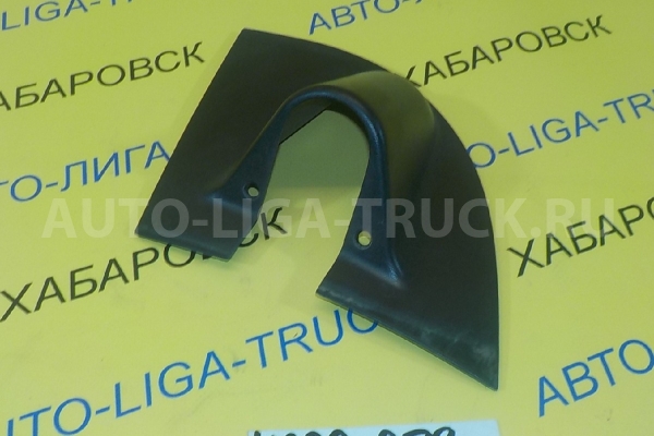 накладка на стойку зеркала Mitsubishi Canter 4D33 накладка на стойку зеркала 4D33 1999  MC140756