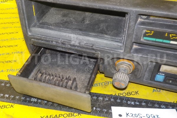 Консоль Mitsubishi Canter 4D32 Консоль 4D32 1990  MC133231