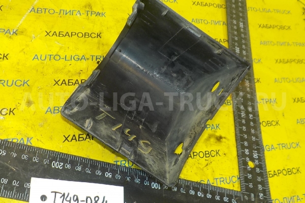 накладка на стойку зеркала Mazda Titan 4HF1 накладка на стойку зеркала 4HF1 1997  W74P-69-187