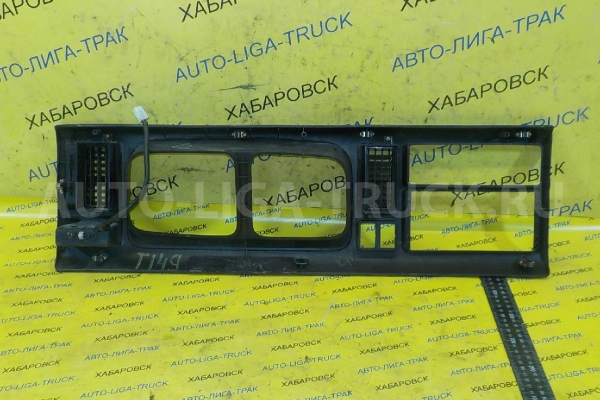 Консоль панели приборов Mazda Titan 4HF1 Консоль панели приборов 4HF1 1997 W412-55-111 Консоль панели приборов Mazda Titan 4HF1 Консоль панели приборов 4HF1 1997 W412-55-111