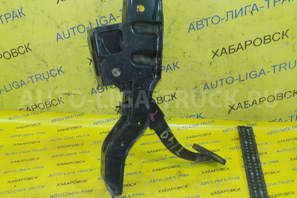 Педаль тормоза Mazda Titan 4HF1 Педаль тормоза 4HF1 1997  W201-43-030A