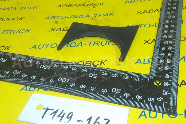 накладка на стойку зеркала Mazda Titan 4HF1 накладка на стойку зеркала 4HF1 1997  W74P-69-197