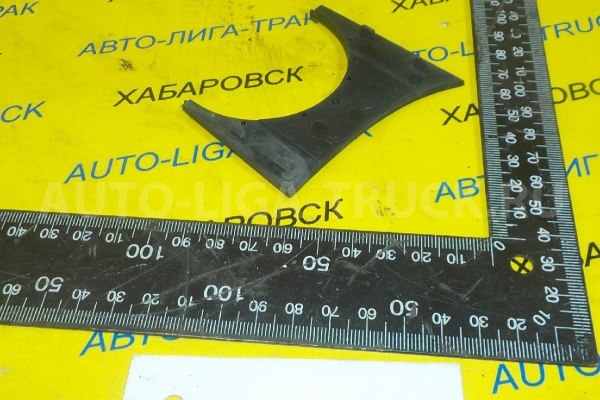 накладка на стойку зеркала Mazda Titan 4HF1 накладка на стойку зеркала 4HF1 1997  W74P-69-197