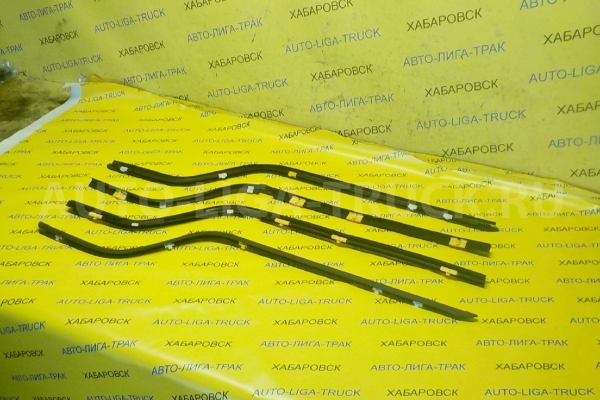 Уплотнитель стекла двери Mazda Titan (комплект) Уплотнитель двери    W201-58-820