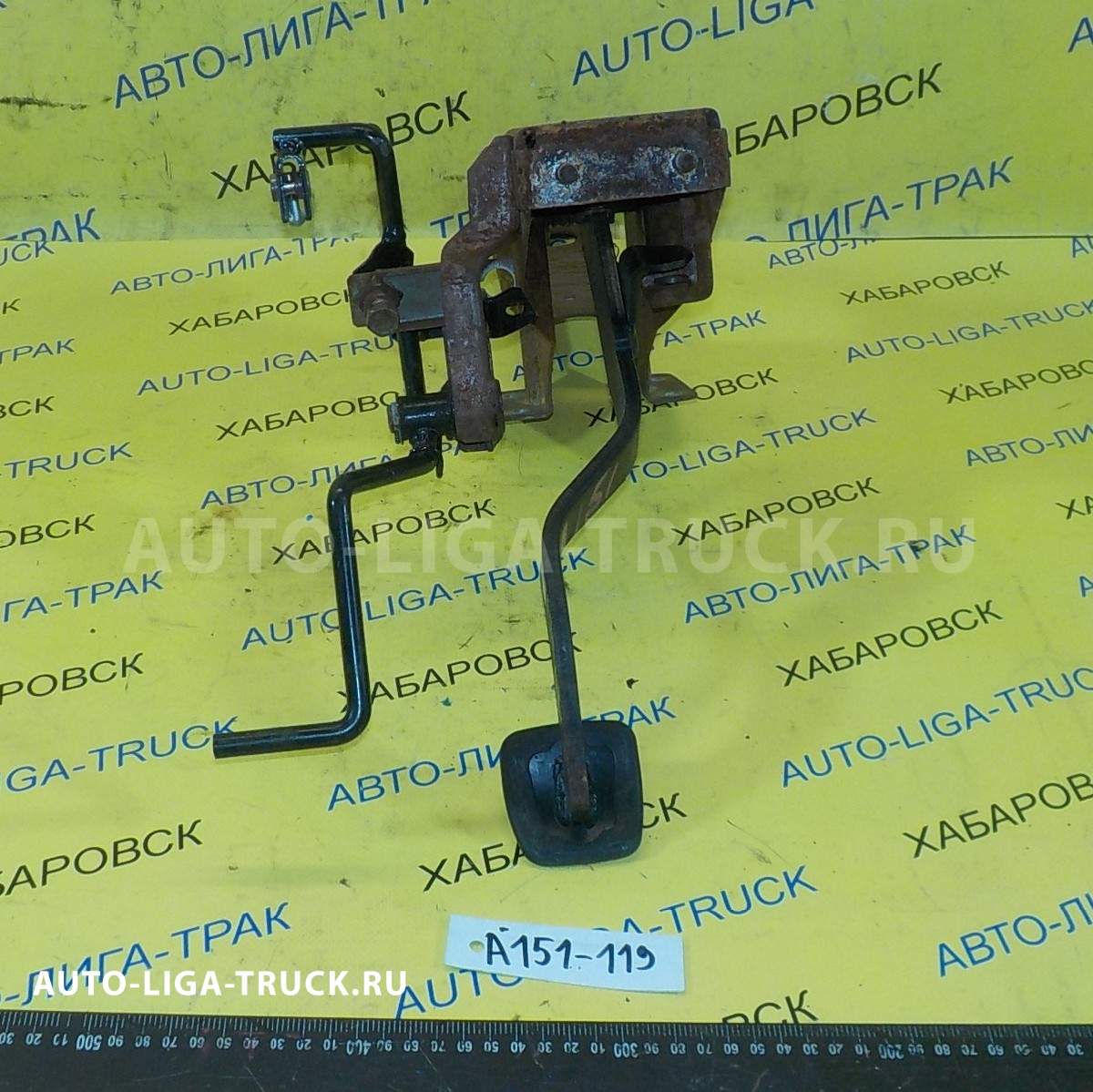 Педаль тормоза Nissan Atlas TD27