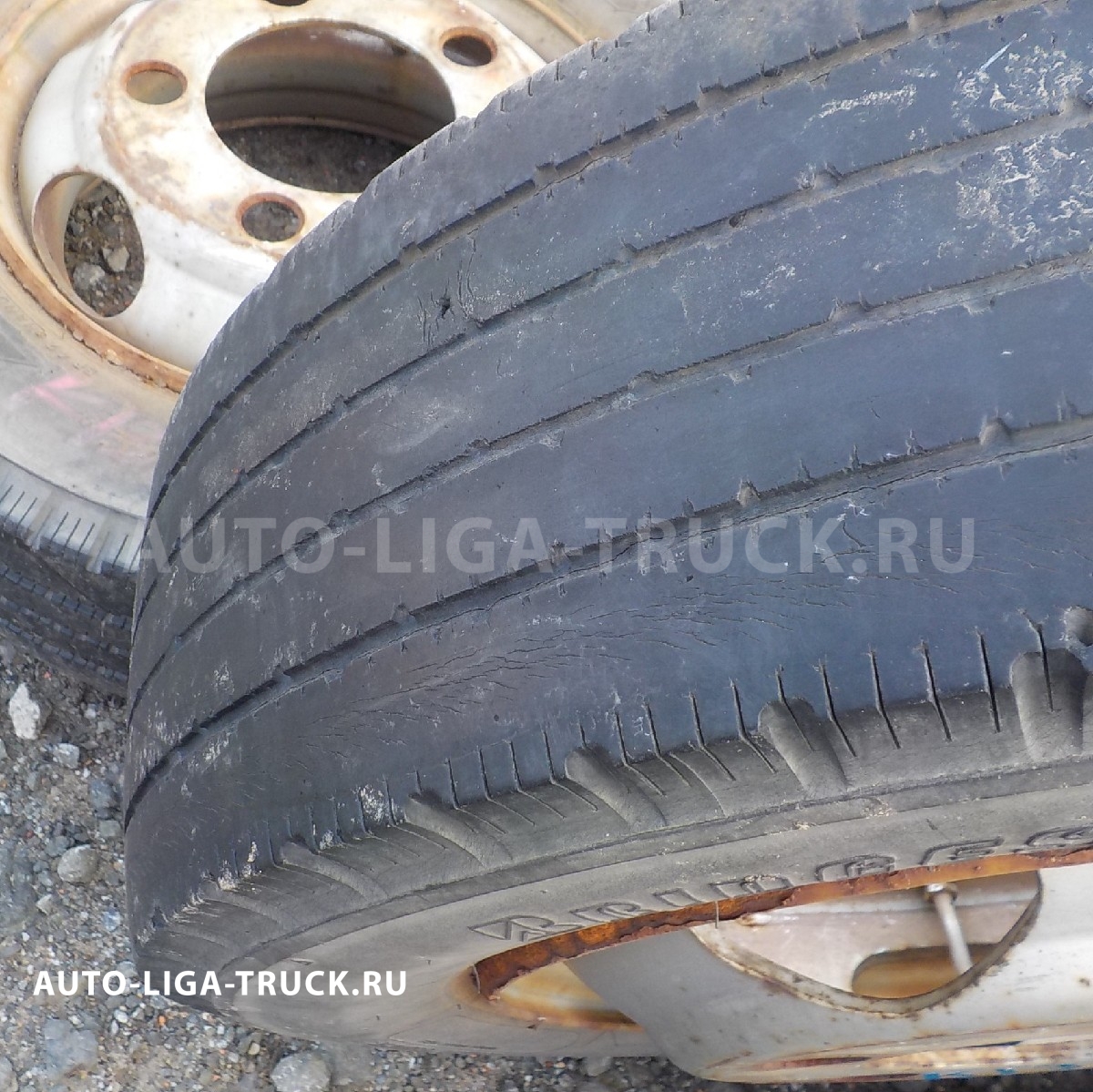 Шина 195/70 R15,5 109/107L LT BRIDGESTONE V-steel Rib R202 HJH1700