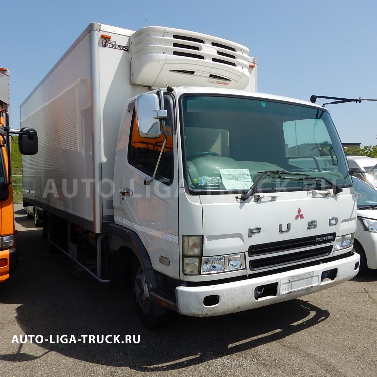 Стекло лобовое Mitsubishi FUSO